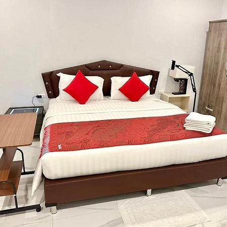 Pr Room For Rent Pantai Kamala Bagian luar foto