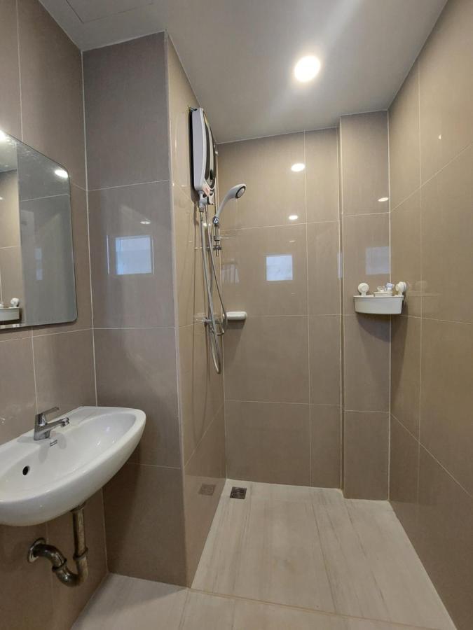 Pr Room For Rent Pantai Kamala Bagian luar foto
