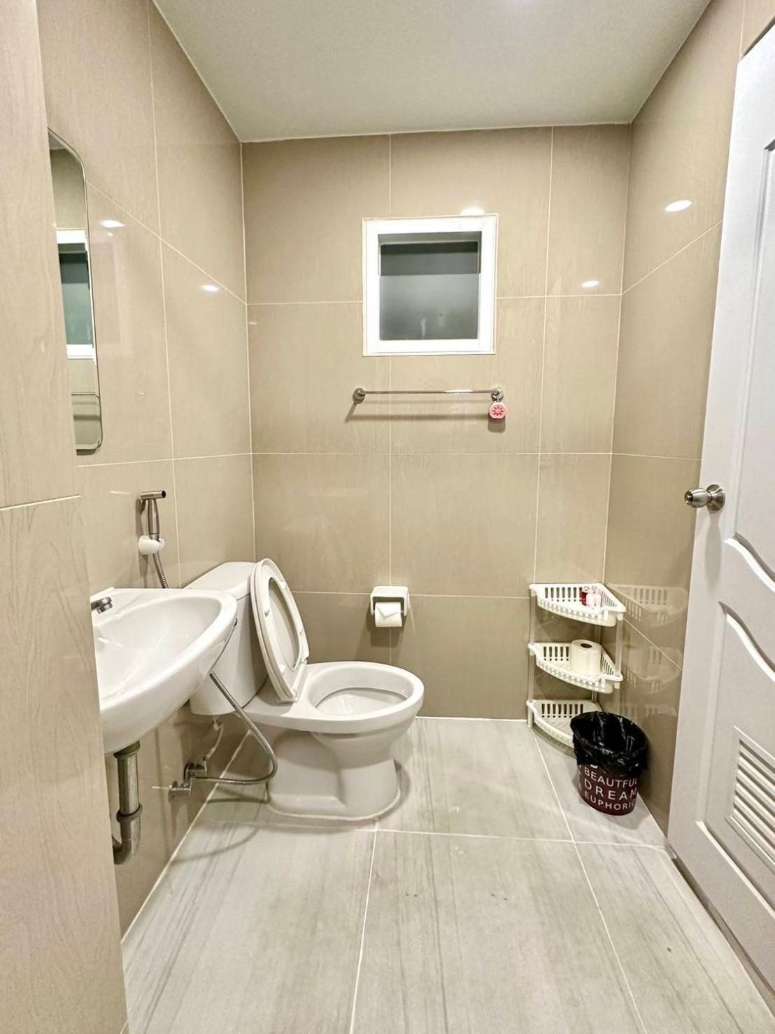 Pr Room For Rent Pantai Kamala Bagian luar foto