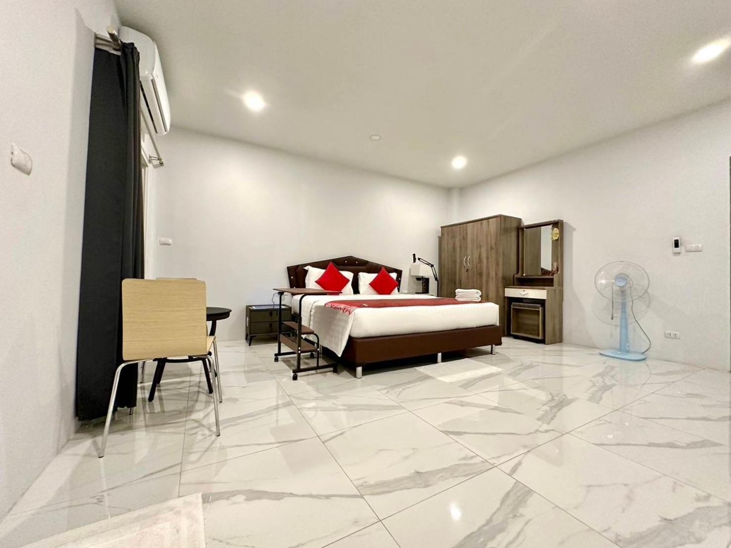 Pr Room For Rent Pantai Kamala Bagian luar foto